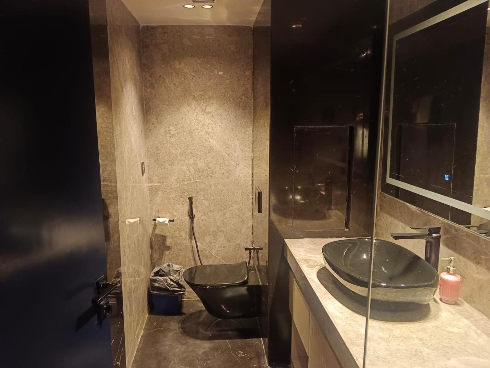 The Galgotias Hotel Gurugram غورغاون المظهر الخارجي الصورة