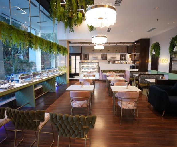 The Galgotias Hotel Gurugram غورغاون المظهر الخارجي الصورة