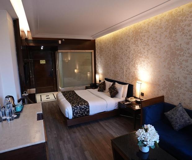 The Galgotias Hotel Gurugram غورغاون المظهر الخارجي الصورة